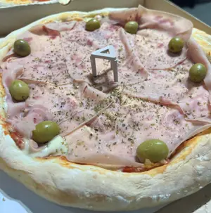 Pizza Muzzarella Y Jamon