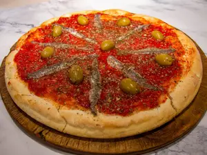 Pizza Con Anchoas