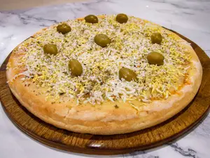 Pizza con muzzarella y huevo