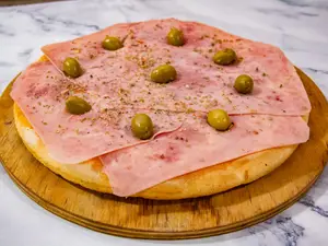 Pizza De Jamón Cocido