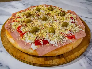 Pizza de jamon morron y huevo
