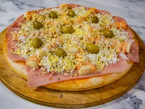 Pizza de jamón palmito y huevo