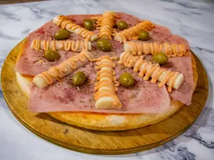 Pizza De Jamón Y Pamitos