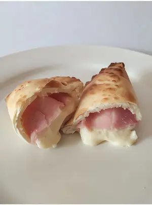 Empanada de jamón y queso