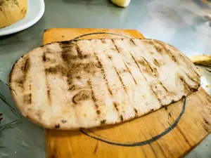 Fugazzeta con jamón parrilla
