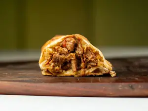 Empanada carne cuchillo