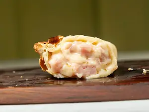 Empanada Jamón Y Muzzarella