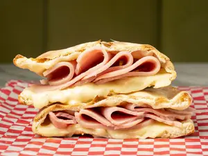 Sanguche jamón & muzzarella