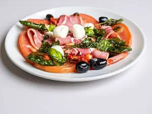 Ensalada Prosciutto Capresse