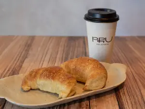 Café con medialunas