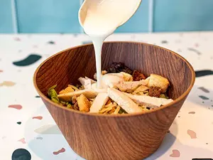 Ensalada César con pollo