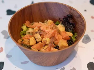 Ensalada César con salmón