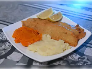 Cb Escalope con pure mixto