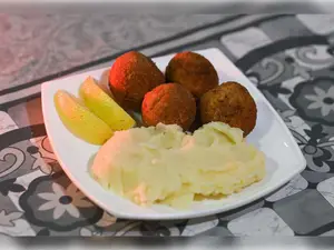 Ea Albondigas con pure papa