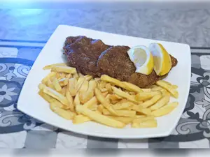 Hd Milanesa de carne con papas fritas