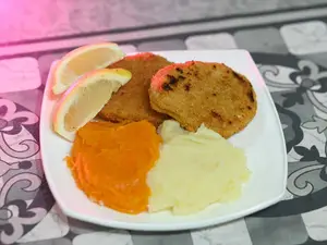 Ib Pechugas de pollo con pure mixto