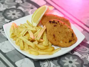 Id Pechugas de pollo con papas fritas