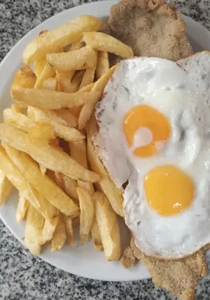 Milanesa A Caballo Con Fritas