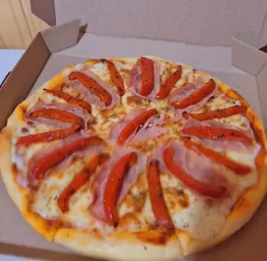 Pizza jamón y morrón