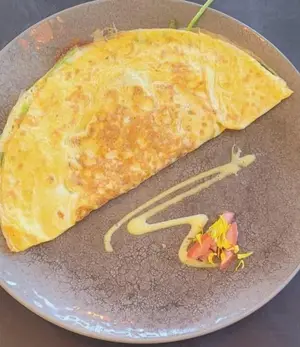 Omelett jamon y queso+infusión