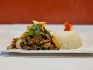Lomo salteado con carne