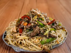 Tallarín chifa mixto