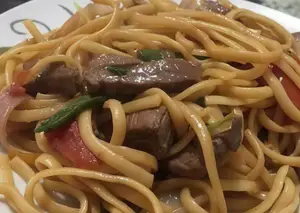 Tallarín salteado