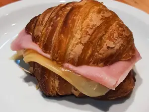 Croissant premium con jyq