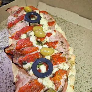 Calzone con jamón y morrones