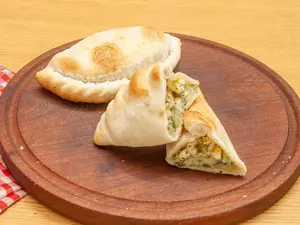 Empanada de apio y roquefort