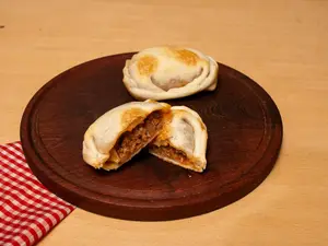 Empanada de carne picante