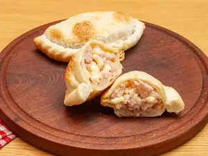 Empanada de jamón y queso