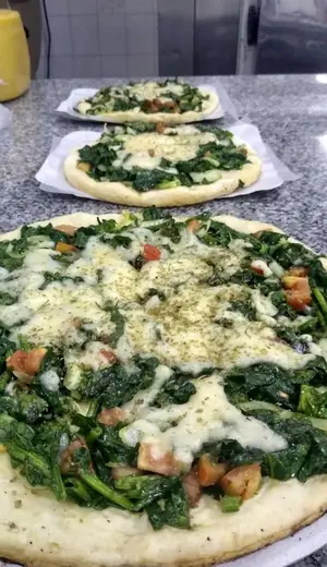 Pizza con espinaca