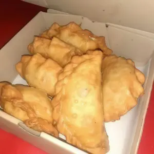 Media docena empanadas fritas
