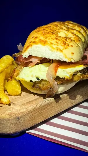 Sándwich panceta y huevo