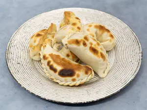 6 empanadas