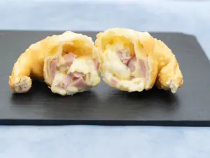 Empanada de jamón y queso