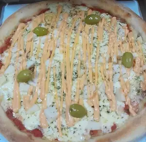 Pizza palmitos con salsa golf
