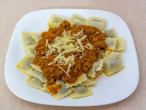 Ravioles con salsa