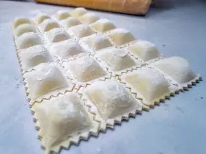 Ravioles Con Salsa Bolo