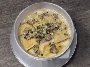 Ravioles Con Salsa Champi
