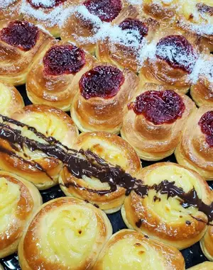 Docena De Facturas Surtidas