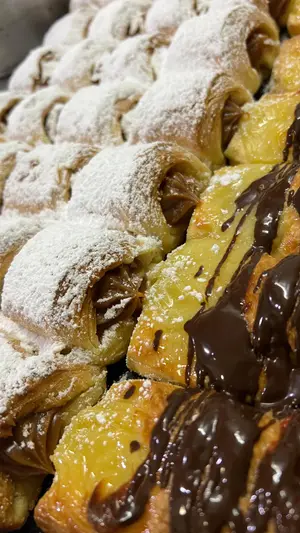 Docena De Facturas Surtidas