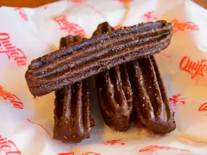6 churros bañados c/ chocolate