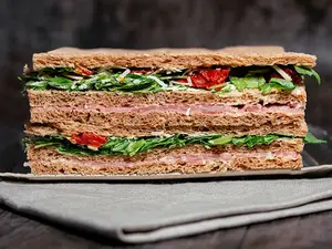 8 Sándwiches triples premium