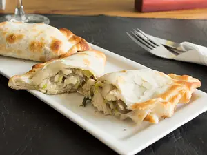 Empanada de pollo al champi
