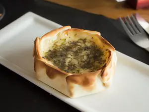 Empanada de queso y cebolla