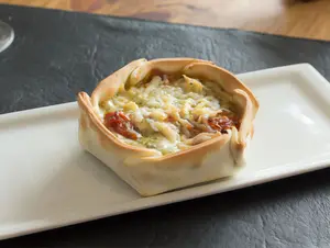 Empanada rúcula y tomates seco