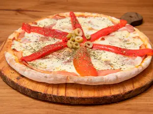 Pizza de Jamón y Morrones