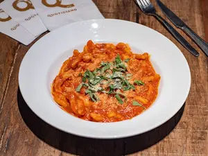 Cavatelli con tom y albahaca